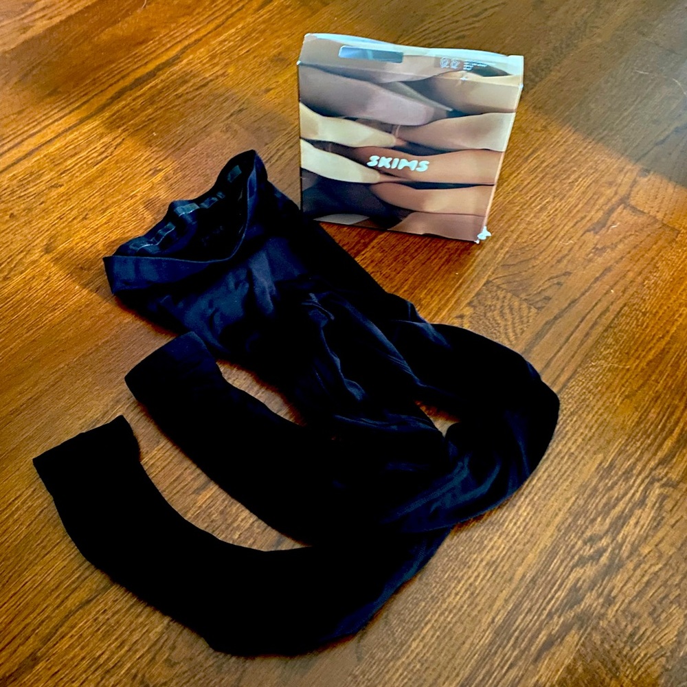 Black size S/M sculpting leggings - never worn!